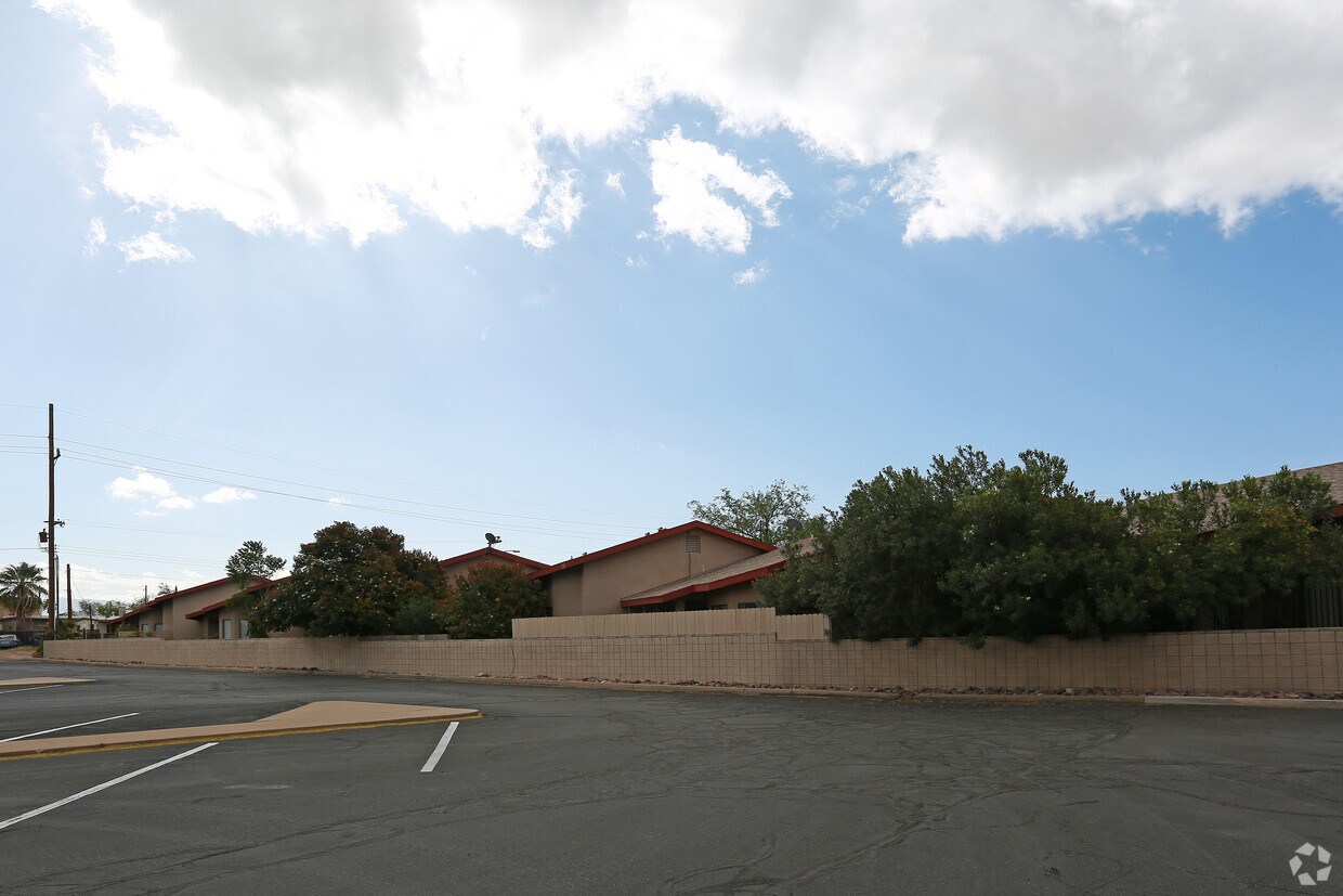 Foto del edificio - 3775 E Presidio Rd