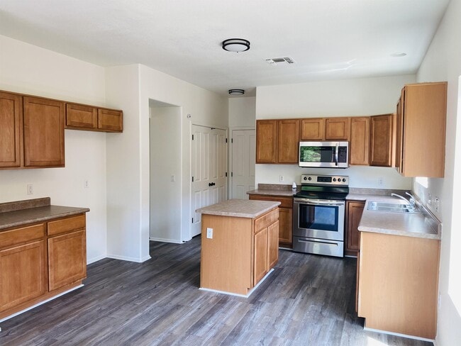 Building Photo - 11879 W Fontenelle Dr