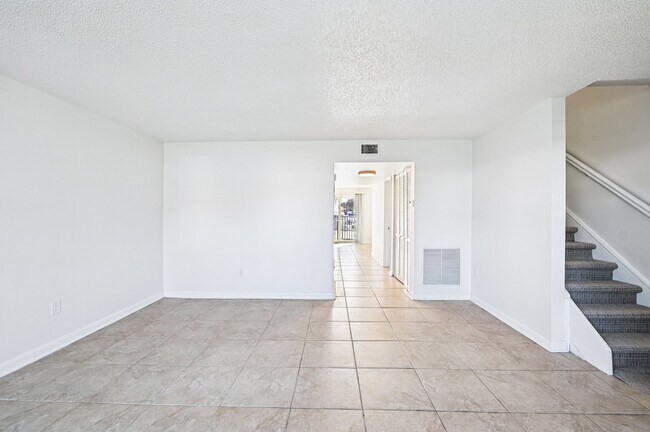 Foto del edificio - Marina Townhomes