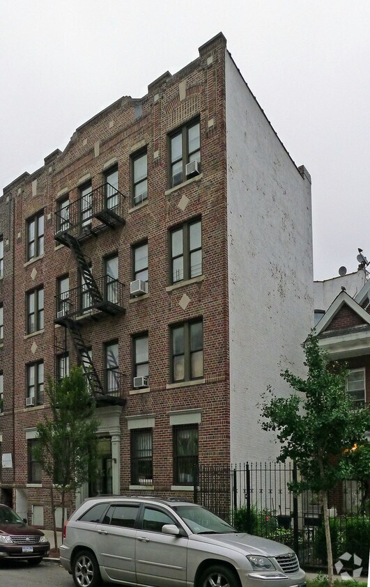 Building Photo - 561 E 2nd St