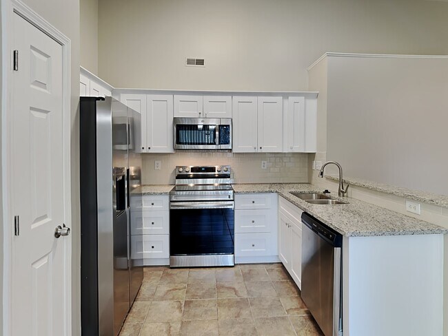 Building Photo - 2116 Clear Brooke Dr