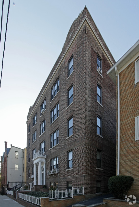 Building Photo - 75 Fairview Ave