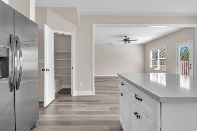 Foto del edificio - The Landing at Lewis Creek - 4 BED | 2.5 BATH Home!