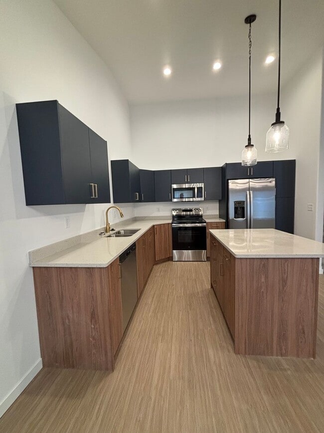 Building Photo - 3 Bed 3 Bath Townhome