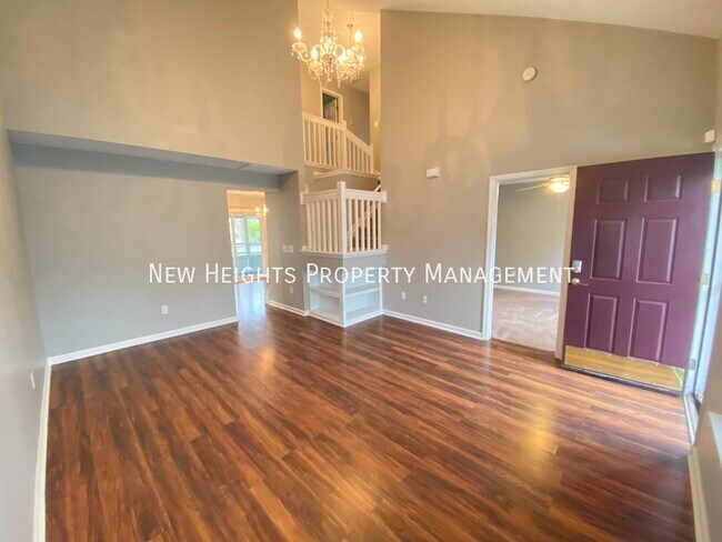 Building Photo - End Unit Townhouse!!!