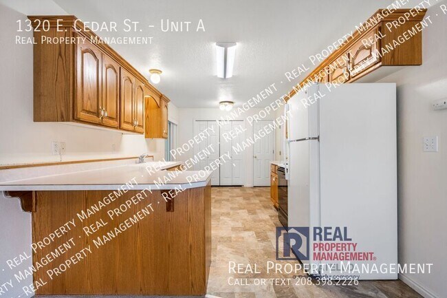 Foto del edificio - 1320 E Cedar St