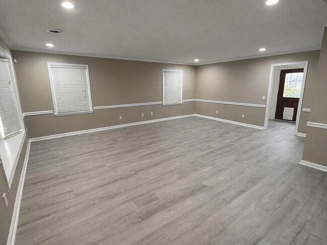 Building Photo - 613 62nd Ave N