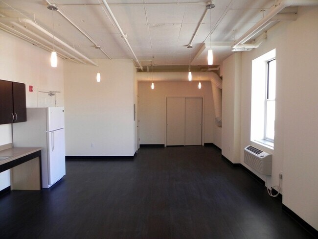 Building Photo - 517 Gold Ave SW