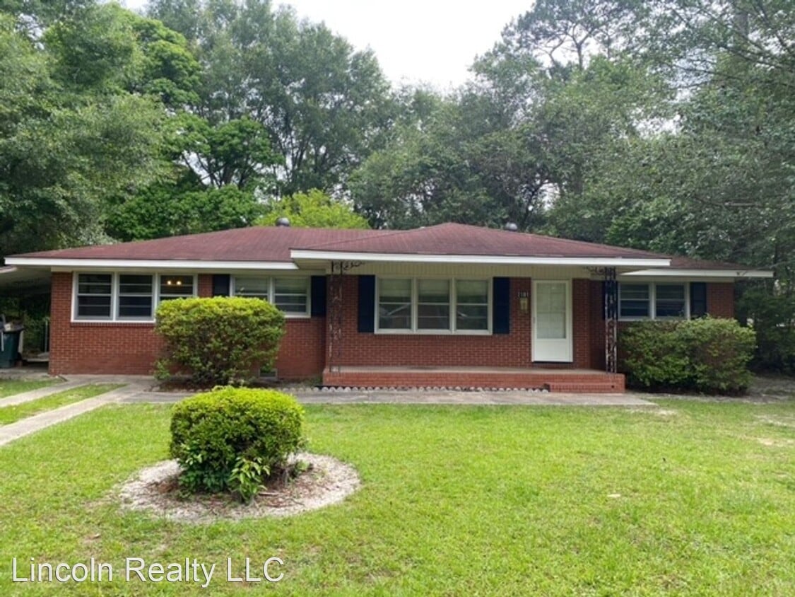 3 br, 1.5 bath House 2101 Azalea Drive House Rental in Valdosta, GA