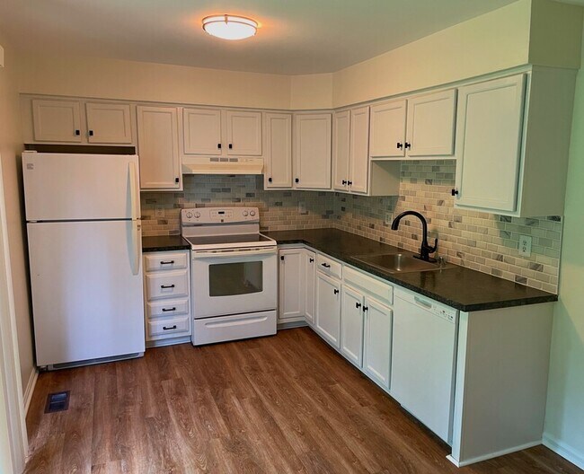 Building Photo - 22 Kinsman View Cir