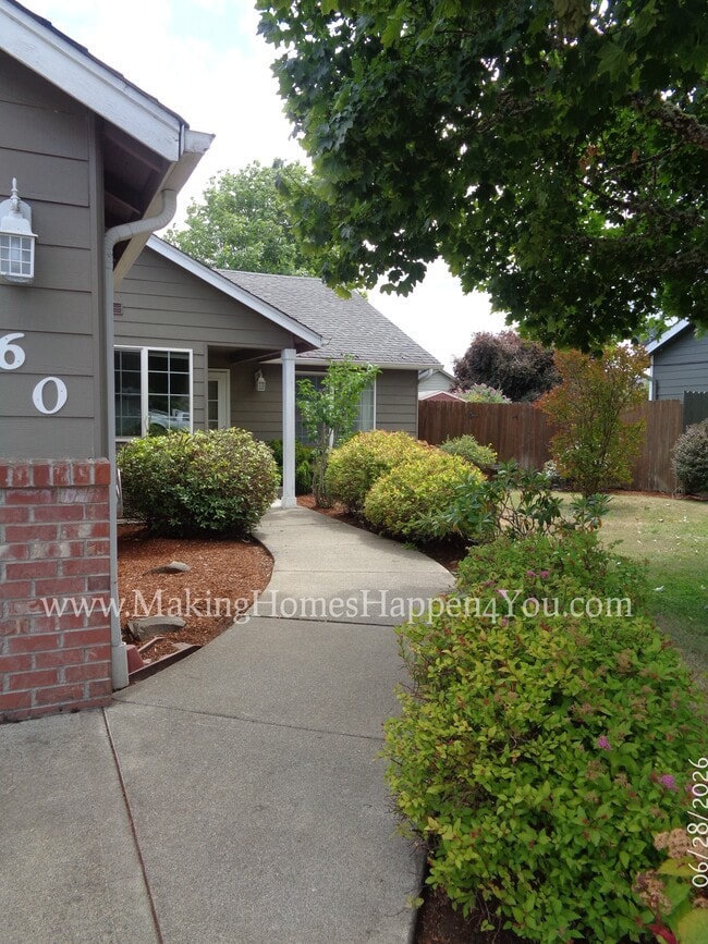 Building Photo - 260 SW Oregon Trail Dr