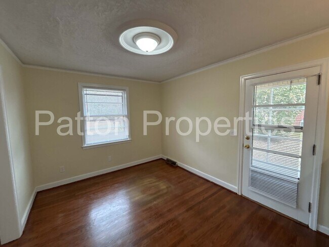 Building Photo - Saluda Gardens Home