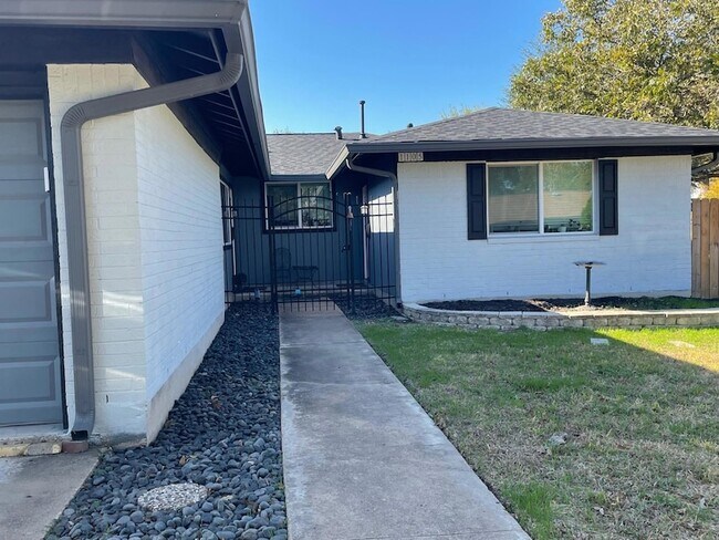 Building Photo - 1105 Inland Greens