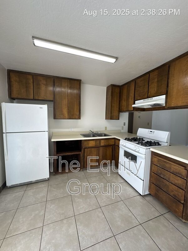 Foto del edificio - 10700 Railroad Ave