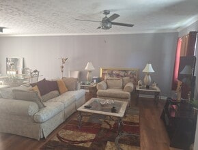 Building Photo - 525 Transit Cir