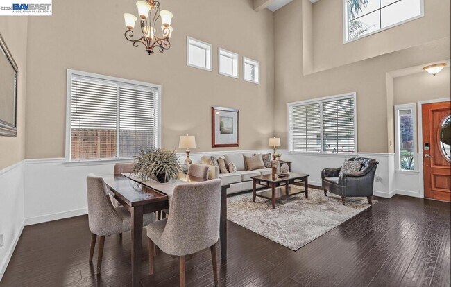 Building Photo - 828 Hollowbrook Dr
