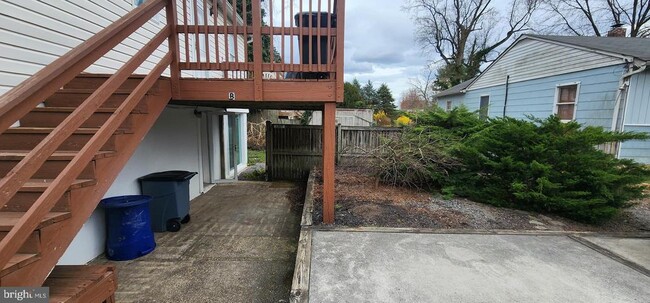 Building Photo - 300 Maiden Choice Ln