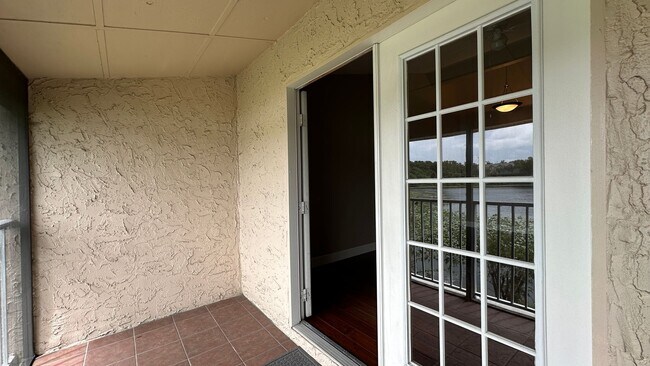 Building Photo - 145 N Pearl Lake Causeway