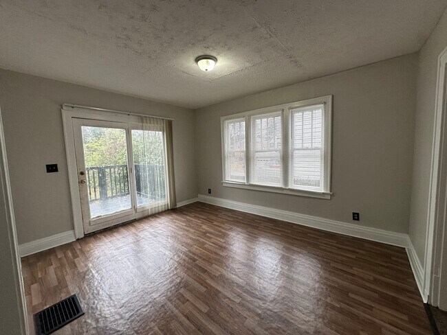 Building Photo - 707 Northview Ave