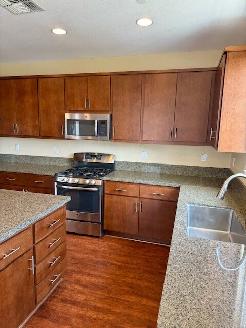 Building Photo - 150 Savona Way