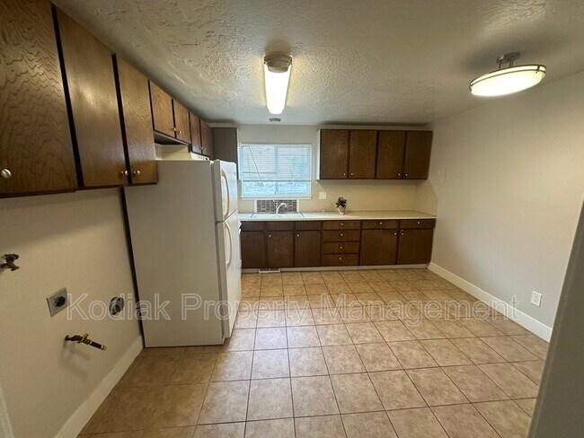 Building Photo - 1525 N Marilyn Dr.