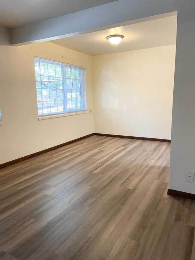 Building Photo - 1 bedroom in Seattle WA 98103