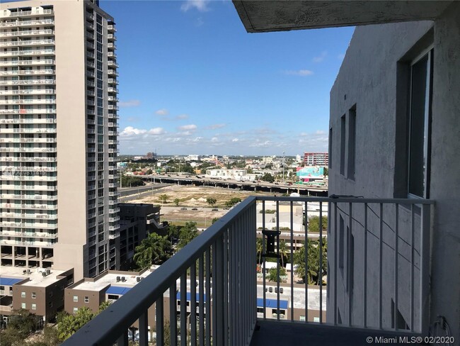 Building Photo - 800 N Miami Ave