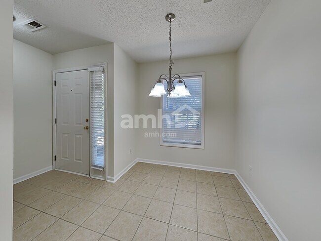 Foto del edificio - 5500 Regent Village Dr