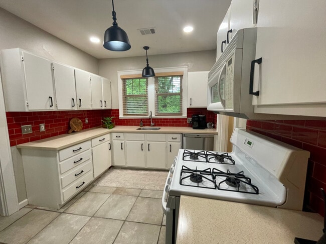 Building Photo - 1016 N Tyler St