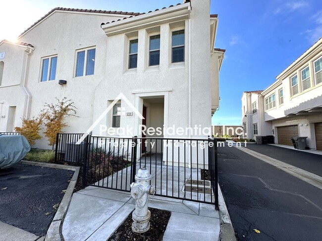 Foto del edificio - Brand New 2bd/2ba North Natomas Townhouse ...