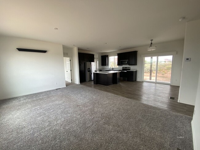 Building Photo - 2255 S Hopi Dr