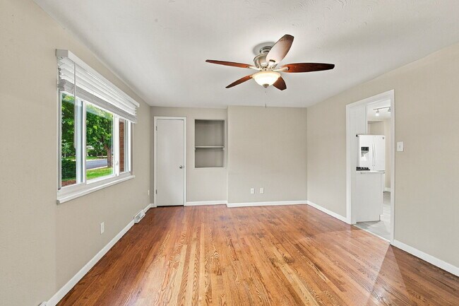 Foto del edificio - $2,579.95 with $300 Off The First Month's Rent, 3 Beds - 2 Bath, Single Family Home in Aurora wit...