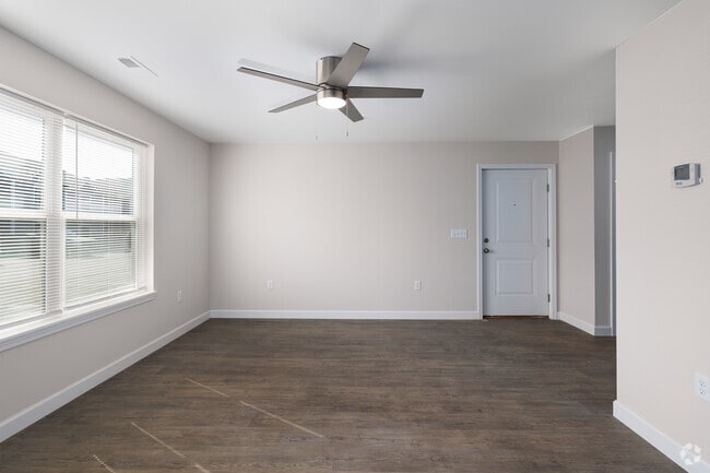 1BR, 1BA - 625SF - Family Room - Liberty Pointe