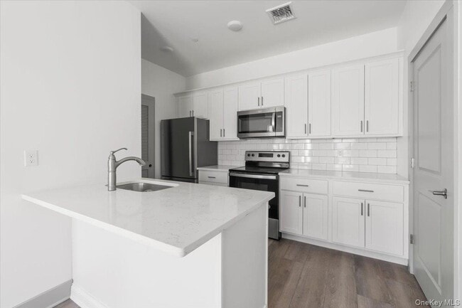 Foto del edificio - 75 Forester Ave