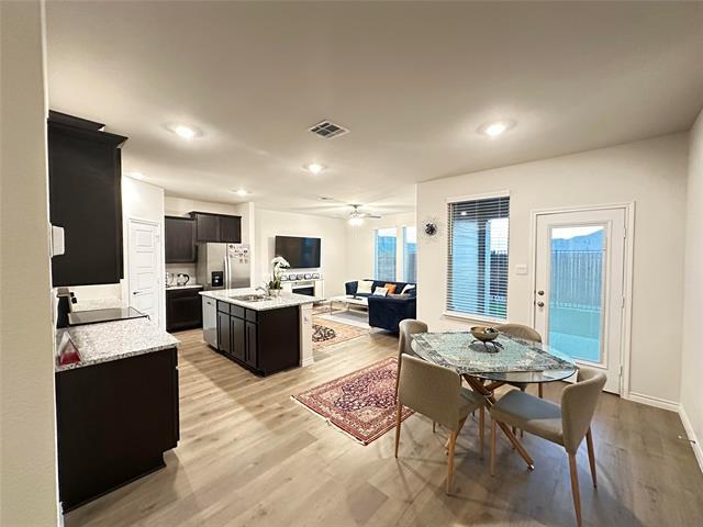 Foto del edificio - 809 Lone Rock Dr