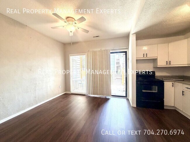 Foto del edificio - 414 W 8th St