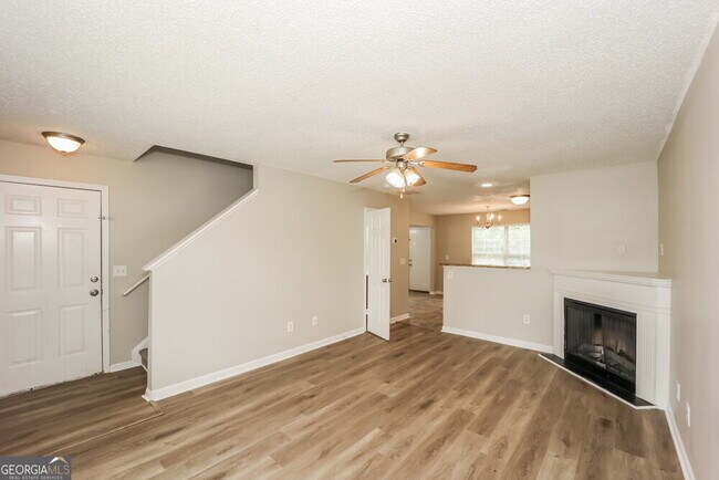 Foto del edificio - 3076 Broadleaf Trail Rd