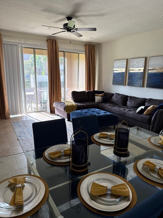 Foto del edificio - Beautiful 3/2.5 Townhome with Pool View in...