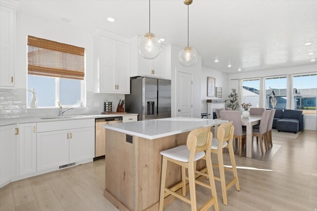 Foto del edificio - Like-New Rambler in The Village at Fox Meadows | Mountain Views, Pool Community & All Appliances ...