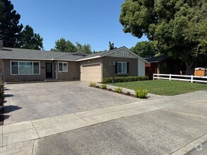 Building Photo - 892 Kingfisher Dr