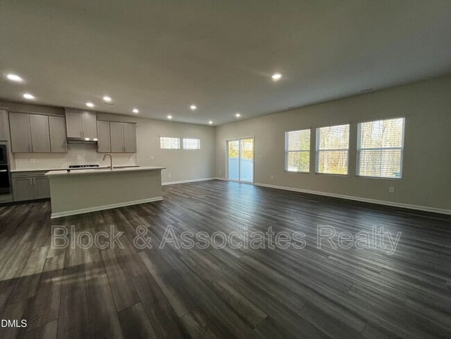 Building Photo - 937 Avonmore Dr
