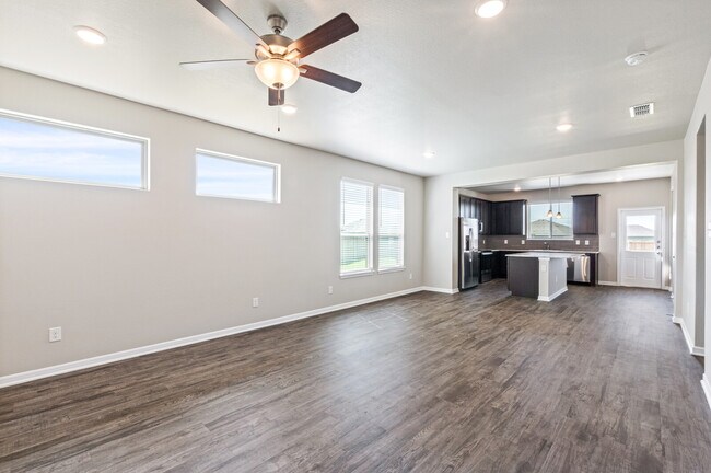 Foto del edificio - 1030 Lakeway Crossing Dr