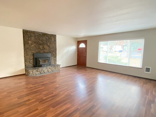 Foto del edificio - 3 bedroom 2 Bath home - Knoll Heights - Gr...