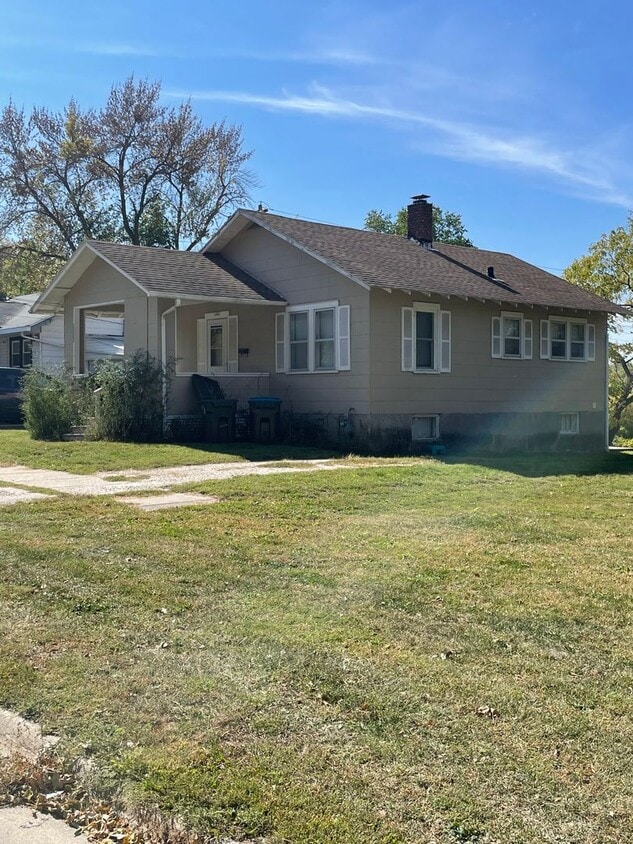 Primary Photo - One bedroom house, newer flooring $550 per...