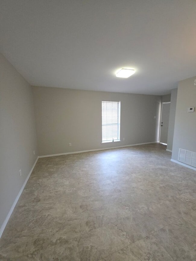 Building Photo - 600-604 East 7th