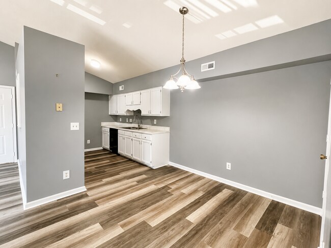 Foto del edificio - 7117 W Friendly Ave
