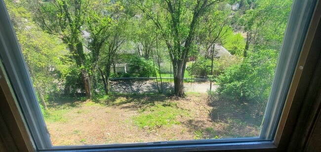 Building Photo - 806 Price St