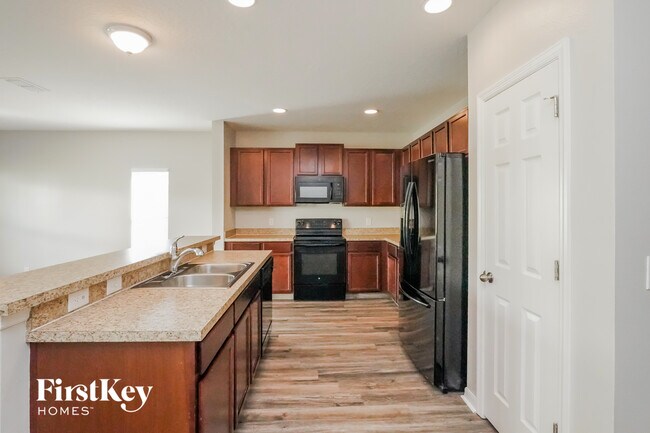 Foto del edificio - 644 Black Eagle Dr