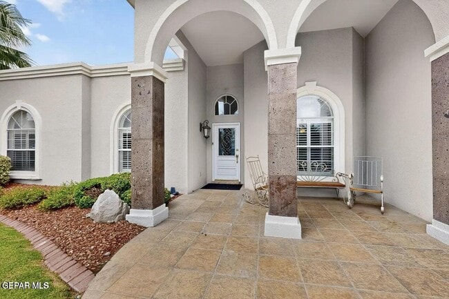 Building Photo - 6909 Desert Canyon Dr