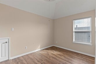 Building Photo - 26326 Creston Cliff Ct